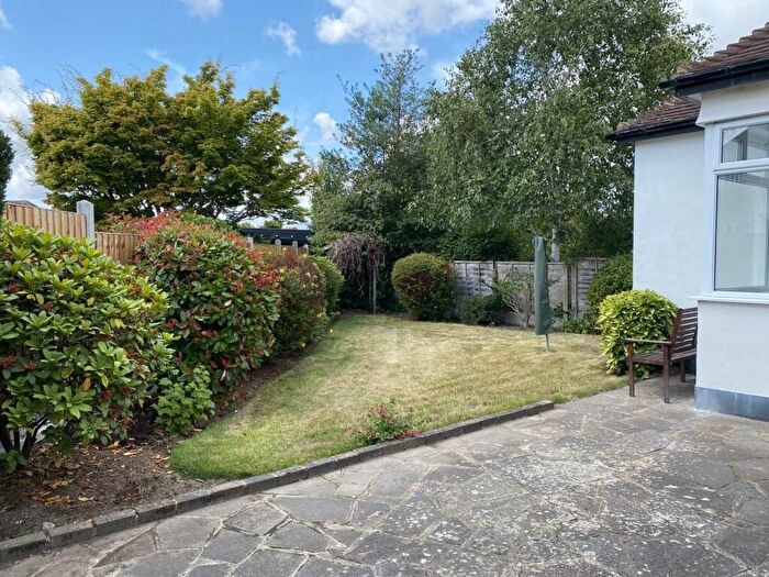 3 Bedroom Detached Bungalow To Rent In Springfield Gardens, Upminster, RM14