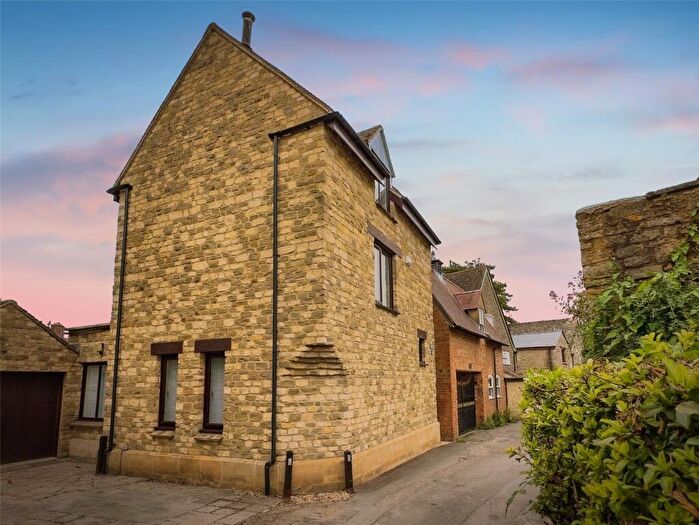 3 Bedroom Detached House For Sale In Marlborough Lane, Witney, Oxfordshire, OX28