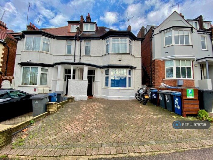 Studio To Rent In North End Road, London, NW11