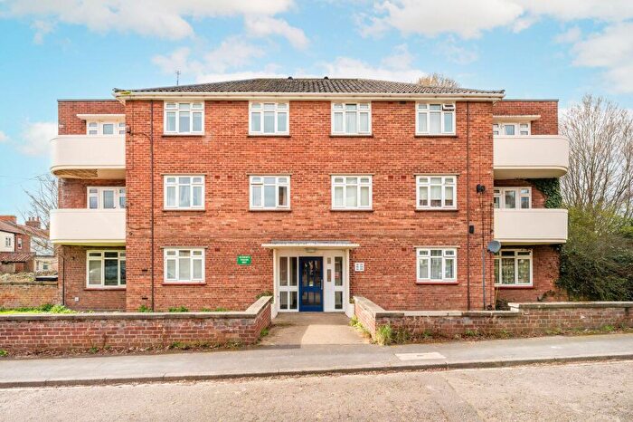 2 Bedroom Flat For Sale In Long Row, Norwich, NR3