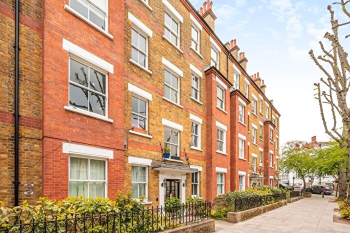 2 Bedroom Flat To Rent In Grove Place, Hampstead, London, NW3