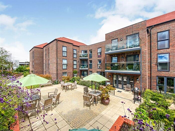 1 Bedroom Apartment For Sale In Austen Place, Lower Turk Street, Alton, GU34