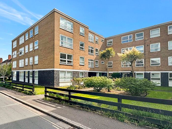 1 Bedroom Flat To Rent In Derby Road, Sheen Parkside, SW14