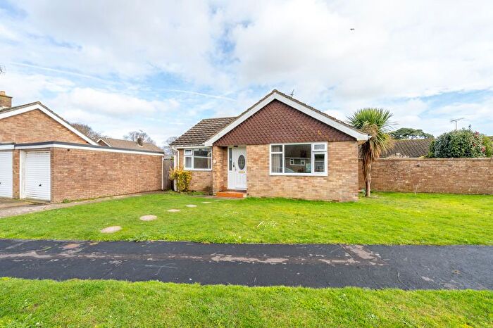 2 Bedroom Detached Bungalow For Sale In Pryors Lane, Aldwick, PO21