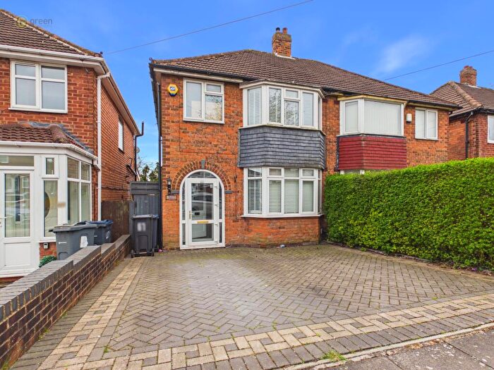 3 Bedroom Semi Detached House For Sale In Mildenhall Road, Birmingham, B42