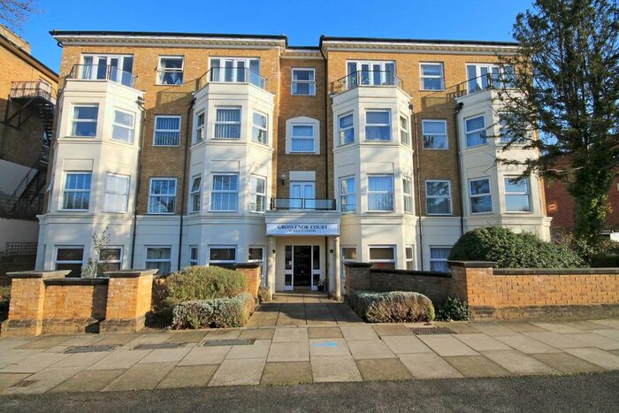 2 Bedroom Flat To Rent In Avenue Elmers, Surbiton, KT6