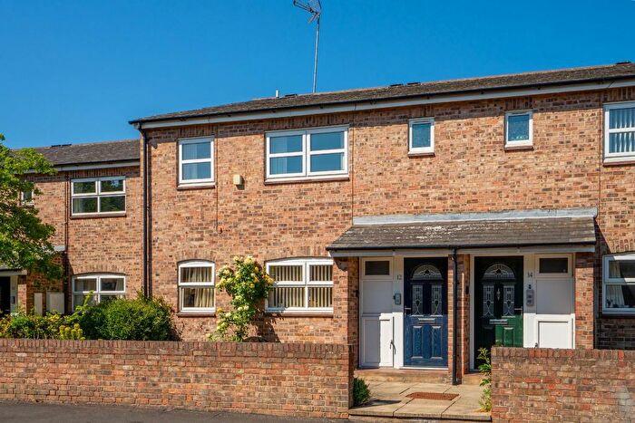 2 Bedroom Flat For Sale In Clementhorpe, York, YO23
