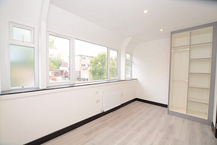 2 Bedroom Flat To Rent In Burkes Parade, Beaconsfield, HP9