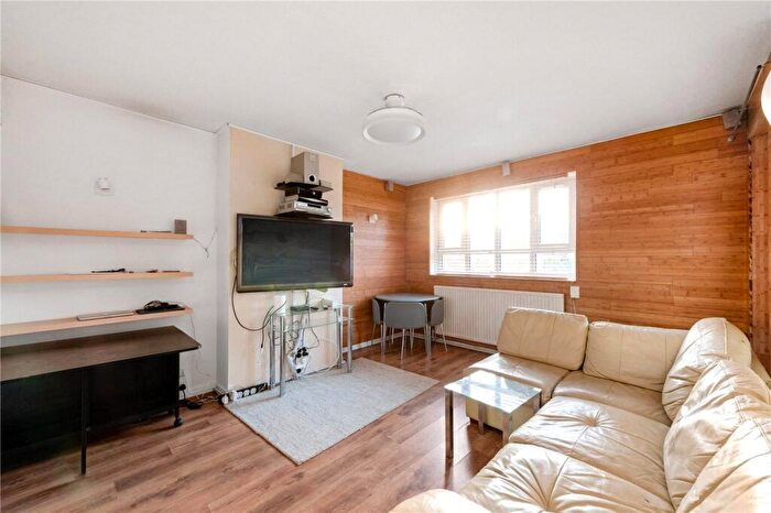 3 Bedroom Apartment To Rent In Green Lanes, London, N4