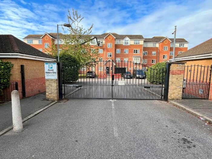 1 Bedroom Flat To Rent In Dairyman Close, Claremont Road, Cricklewood, London, NW2