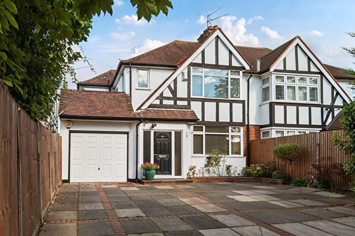 4 Bedroom Semi-detached House For Sale In Hatfield Road, St. Albans, AL4