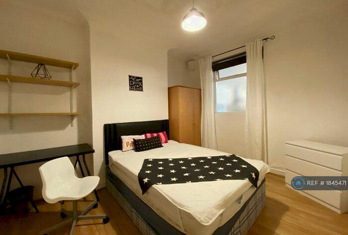 2 Bedroom Flat To Rent In Fosse Road North, Leicester, LE3