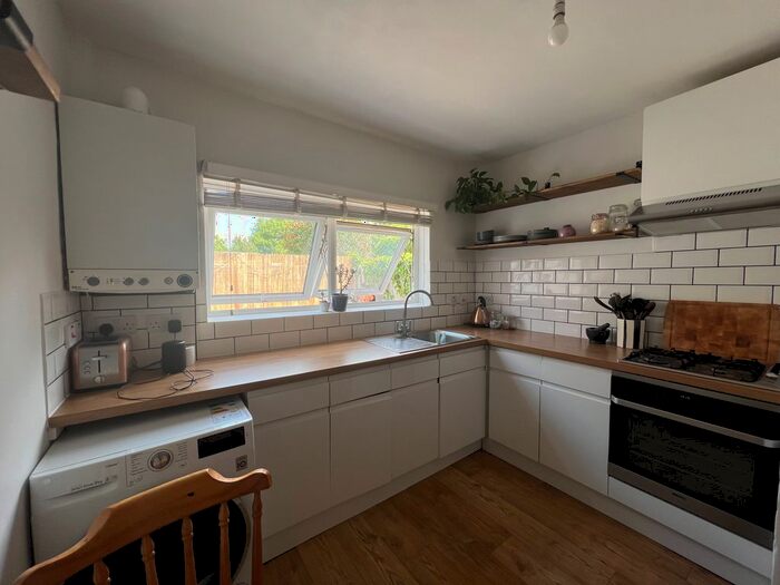 2 Bedroom Flat To Rent In Engleheart Road, London, SE6