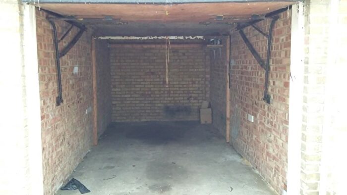 Garage / Parking To Rent In Langleys, Kingswood, Basildon, SS16