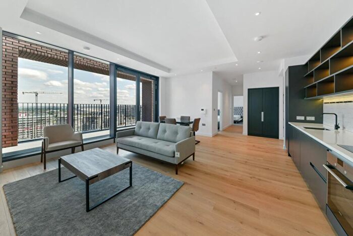 2 Bedroom Apartment To Rent In Modena House, London City Island, London, E14