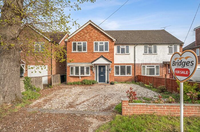 4 Bedroom Semi-detached House For Sale In Hamesmoor Road, Mytchett, Surrey, GU16