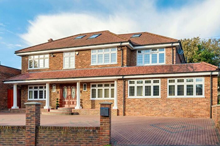 6 Bedroom Detached House To Rent In Daws Lea, High Wycombe, Buckinghamshire, HP11