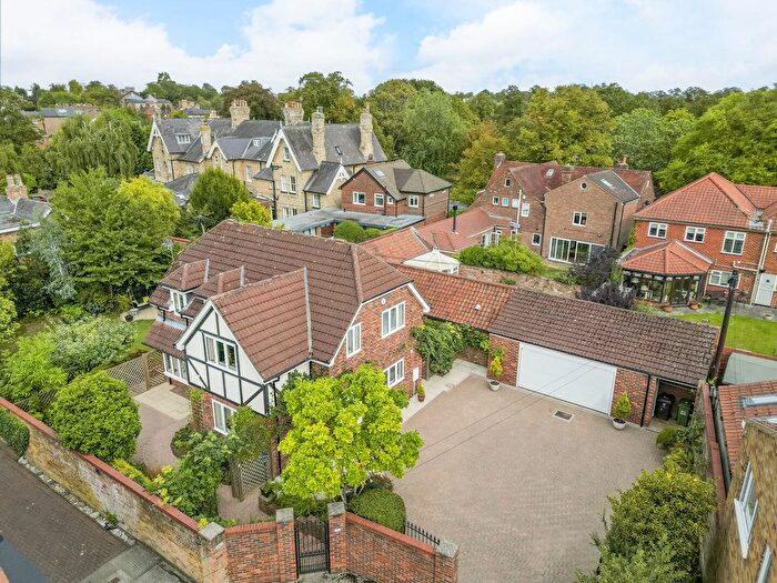 4 Bedroom Detached House For Sale In White House Gardens, York, YO24
