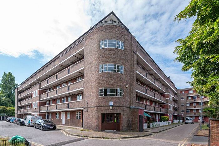 1 Bedroom Flat To Rent In Poynders Road, Clapham, London, SW4