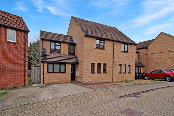 3 Bedroom Semi-Detached House For Sale In Robertson Close, Shenley Church End, Milton Keynes, Buckinghamshire, MK5