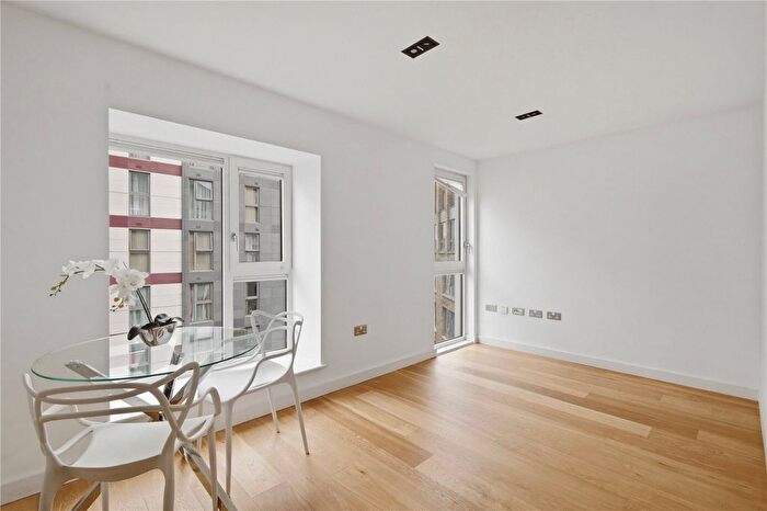 Studio For Sale In Courtyard Apartments, Avantgarde Place, London, E1