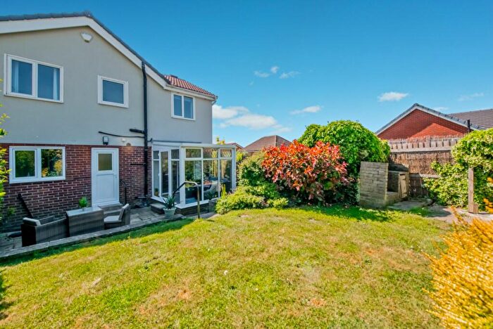 4 Bedroom Detached House For Sale In Oxford Walk, Gomersal, Cleckheaton, BD19