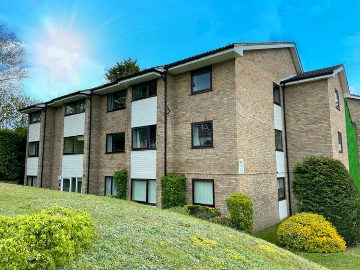3 Bedroom Apartment To Rent In Greencroft, Farnborough, GU14