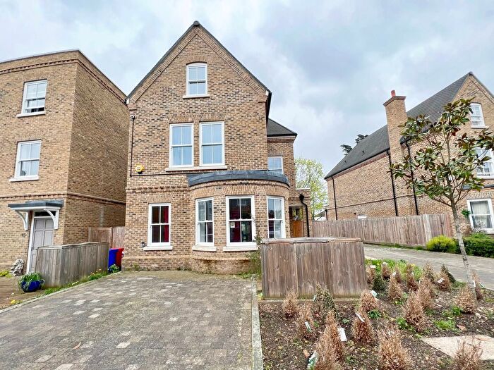4 Bedroom Town House For Sale In Barrons Chase, Richmond, TW10
