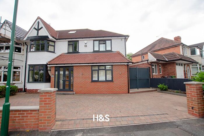 6 Bedroom Semi-Detached House For Sale In Stanway Road, Shirley, B90