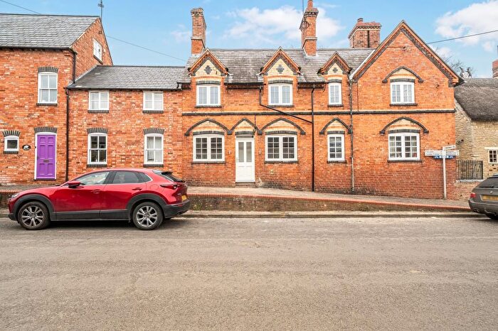 2 Bedroom Cottage For Sale In Weston, Northamptonshire, NN12