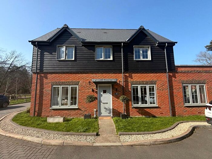 3 Bedroom Detached House For Sale In Deepdene Lane, Deepcut, Camberley, Surrey, GU16