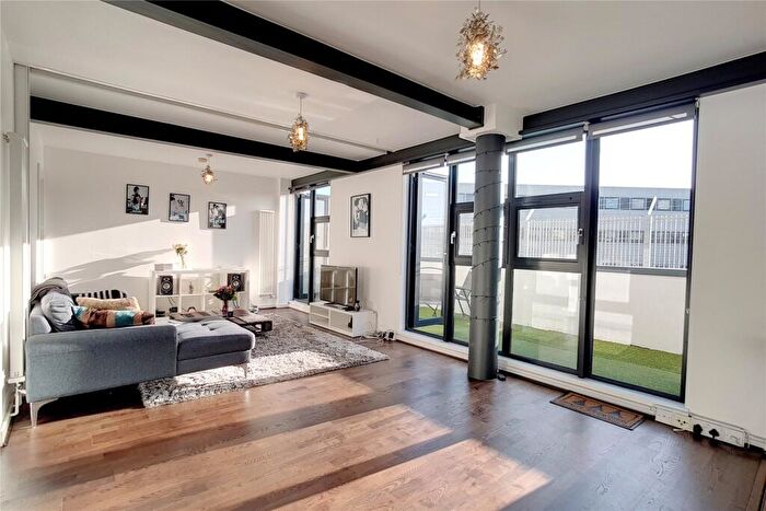 2 Bedroom Apartment To Rent In Hallings Wharf, Stratford, E15