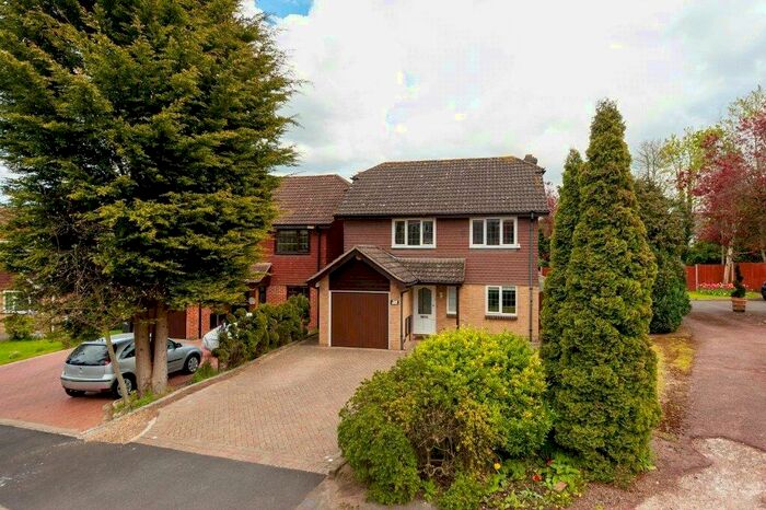 4 Bedroom Detached House To Rent In Blackford Close, South Croydon, CR2