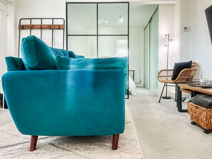 1 Bedroom Flat To Rent In Downton Avenue, London, SW2