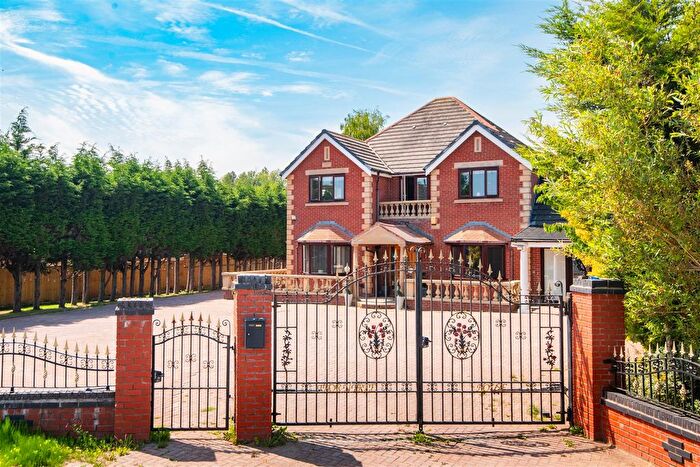 5 Bedroom Detached House For Sale In Wigan Road, Leyland, PR25