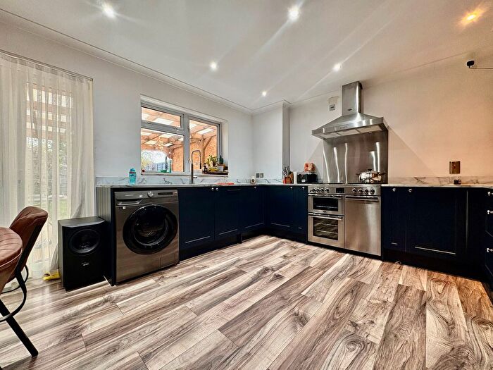 2 Bedroom Terraced House To Rent In River Avenue, Hoddesdon, EN11