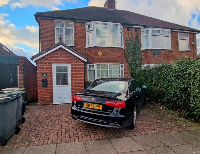 3 Bedroom Semi-Detached House To Rent In Abingdon Road, Luton, Bedfordshire, LU4
