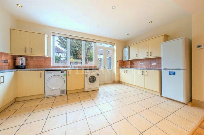 3 Bedroom Terraced House To Rent In Hamilton Road, London, NW11