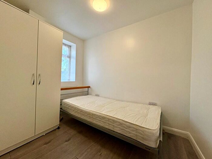 Studio To Rent In Park Avenue, London, NW10