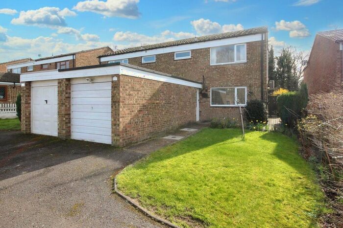 3 Bedroom Semi-Detached House To Rent In Linnet Close, Letchworth Garden City, SG6