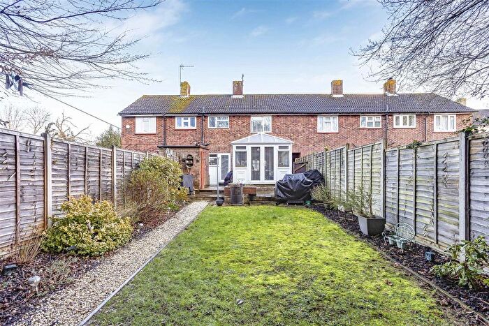 4 Bedroom Terraced House For Sale In Burnett Square, Hertford, SG14