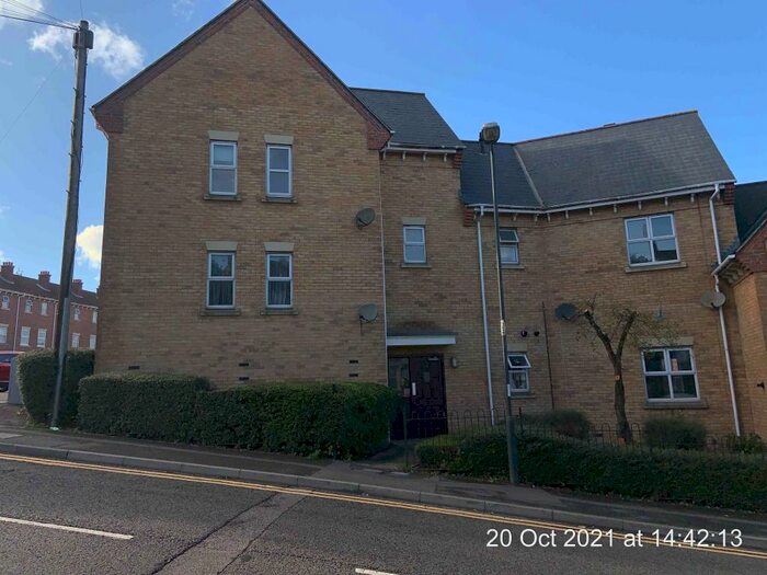 2 Bedroom Flat To Rent In Mark Street, Chatham, Kent, ME4