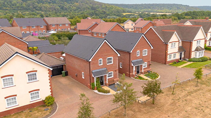 3 Bedroom Detached House For Sale In Moor Close, Chinnor, OX39