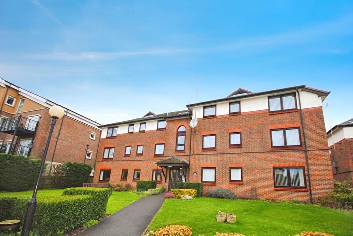 1 Bedroom Flat For Sale In Beken Court, First Avenue, Watford, WD25