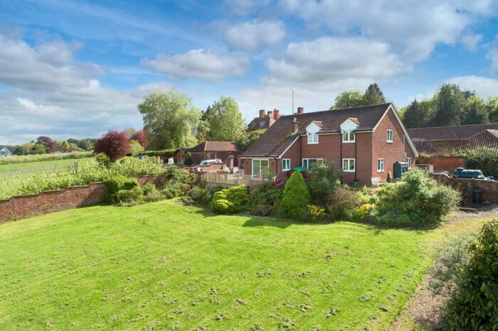 4 Bedroom Detached House For Sale In Lot Littleton Panell, Wiltshire, SN10