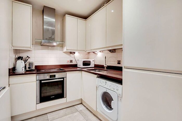 1 Bedroom Flat To Rent In Upper Berkeley Street, Marylebone, London, W1H