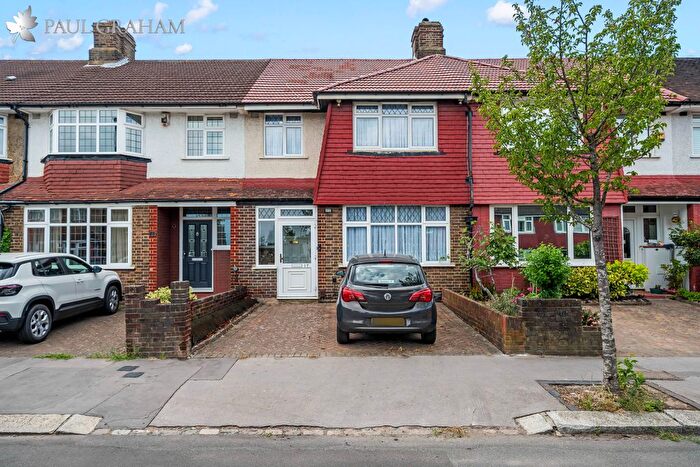 3 Bedroom Terraced House For Sale In The Ridgeway, Croydon, CR0