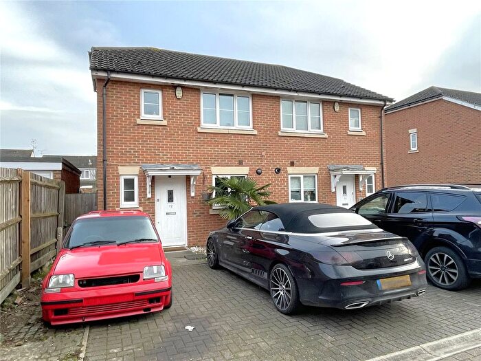 3 Bedroom Semi-Detached House To Rent In Failand Mews, Stanford-Le-Hope, Essex, SS17