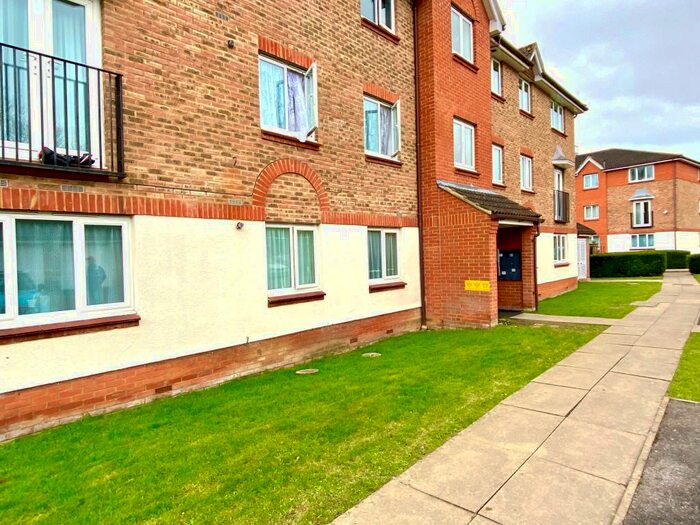 2 Bedroom Apartment To Rent In Lindisfarne Gardens, Maidstone, ME16
