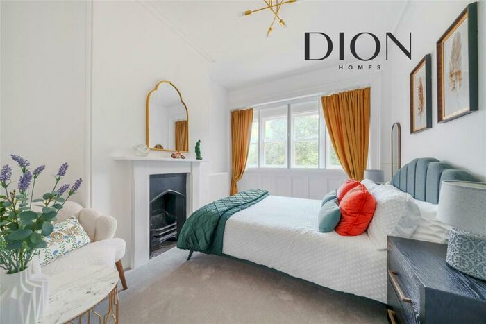 3 Bedroom Flat For Sale In Merstham, Redhill, Surrey, RH1